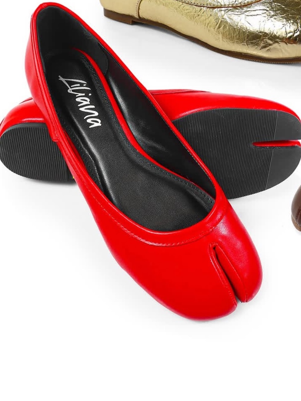Liliana Mahomes 2 flats